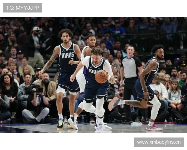 克利福德空中接力双手暴扣引爆全场国王次节拉开独行侠16分优势